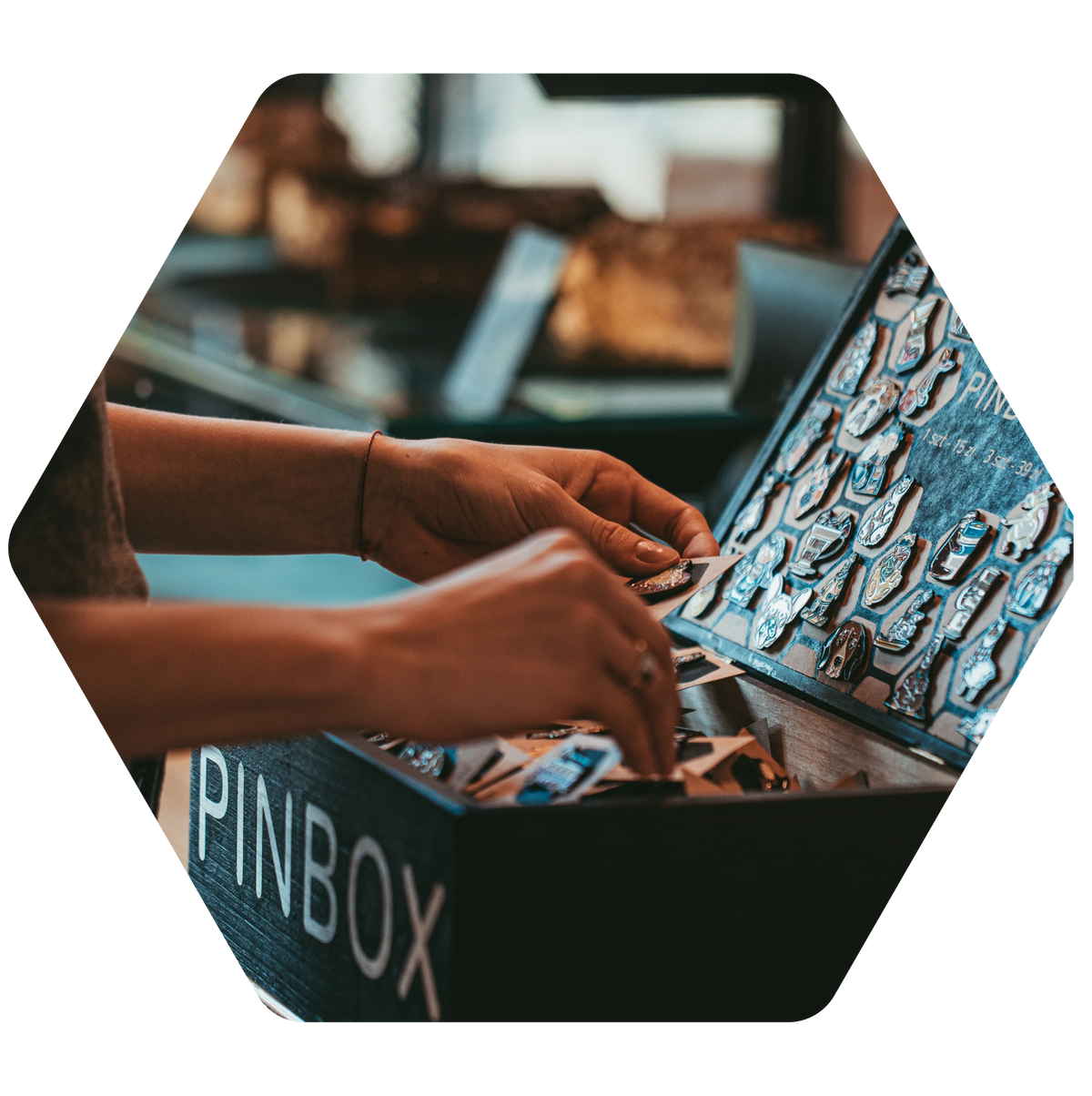 Przypinki na zamówienie, piny z logo firmy - PINBOX | PINBOX.EU