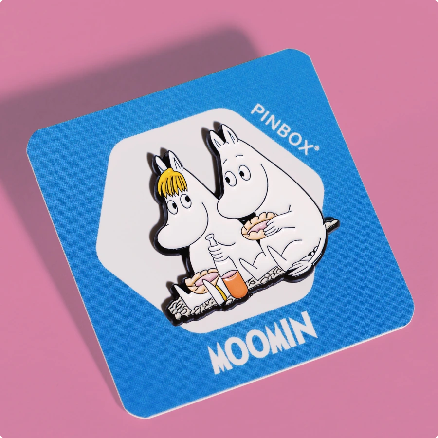 Moomintroll and Snorkmaiden on picnic