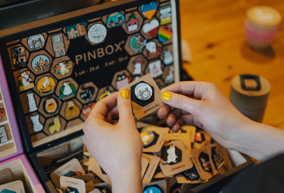 Przypinki na zamówienie, piny z logo firmy - PINBOX – PINBOX®
