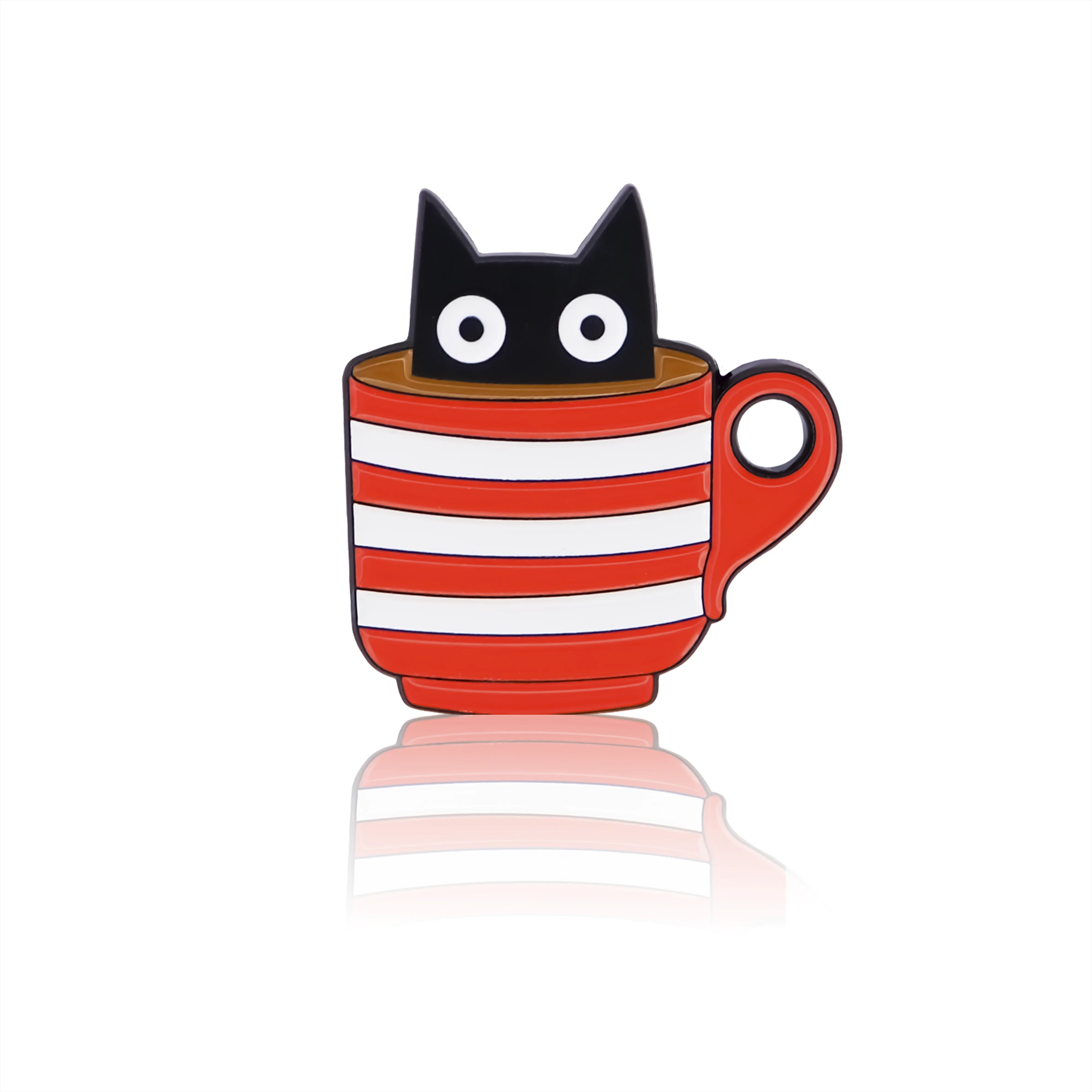 Przypinka emaliowana, wzór kotek w kubku z kawą. 