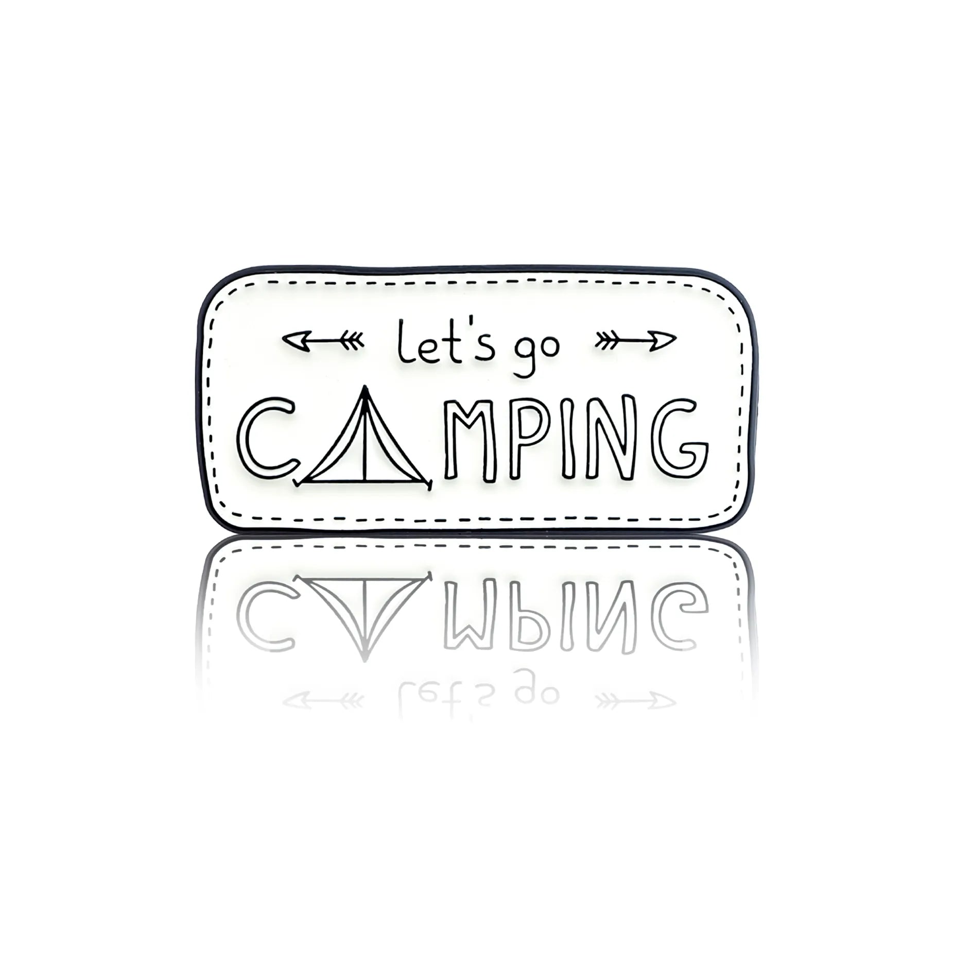 Znak z napisem "Let's go camping" z rysunkiem namiotu