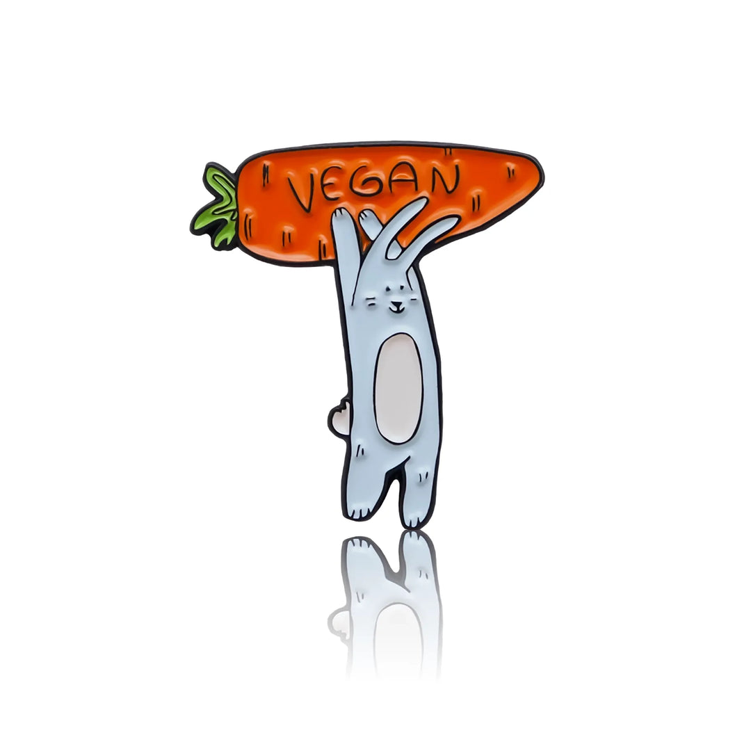 Królik trzymający marchewkę z napisem vegan